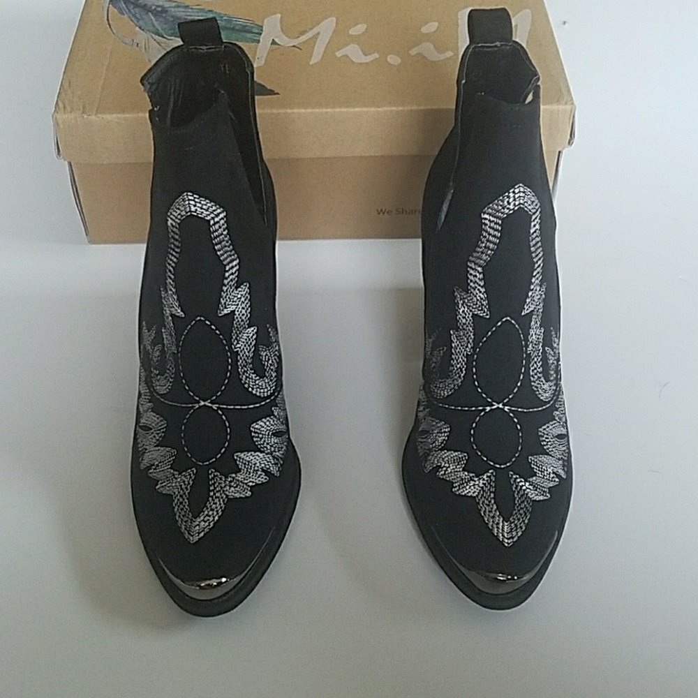 Black Western Embroidered Ankle Boots Booties